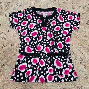 Blusa Médica Koi by Kathy Peterson XS Rosa Blanco Negro Corazón Estampado Animal - Imagen 1 de 7