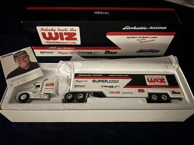 Semirremolque y remolque fundido a presión 1/64 ERTL Wiz Etchells Racing Kenworth nuevo en caja Foto 1 de 4