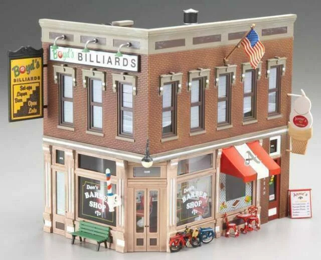 Woodland Scenics Corner Emporium Building O Scale Model of Three-in-One Corner Store (BR5844)