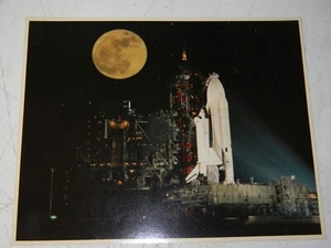 Foto 8" x 10" Foto NASA Transbordador Espacial Columbia en Plataforma de Lanzamiento Noche 1981 - Imagen 1 de 4