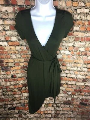 Mini Vestido Envolvente Asimétrico Poesía Verde Oliva Elastizado Suave Vacaciones de Navidad  Foto 1 de 4