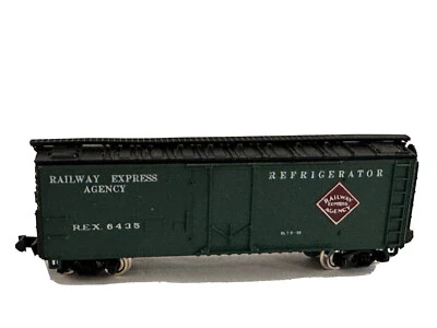 Con-Cor  N Scale Steel Refrigerator Car Railway Express Agency REX 6435 - Image 1 of 4