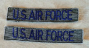 2 US Air Force Militär Uniform Aufnäher olivgrün mit dunkelblauem Schriftzug - Bild 1 von 4