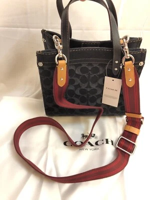 Nuevo Bolso Bandolera Coach Negro Denim Signature FLD Pequeño Correa Roja Foto 1 de 4