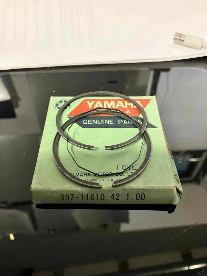 GENUINO OEM NOS YAMAHA RD200 4TO GRAN TAMAÑO + ANILLOS DE PISTÓN DE 1,0 MM 397-11610-42 Foto 1 de 1