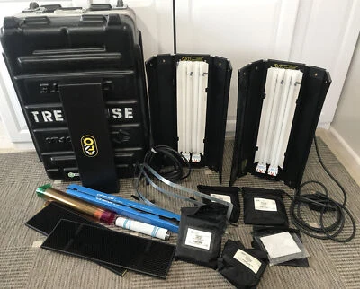 Kino Flo Diva-Lite 201 Two Light Kit + Hard Case Bulbs Grids Flozier DIV-201-120 - Image 1 of 4