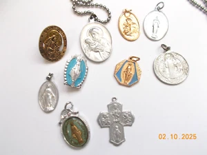 Lot of 10 Pieces Religious Necklace Pendants and Pins, see photos - Picture 1 of 5