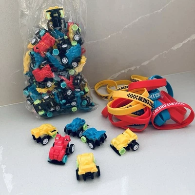 НОВЫЙ Лот из 50 Мини Грузовиков 25 "Pit Crew" Ленты Чулки Наполнители Вечеринки Предпочтения - Изображение 1 из 4
