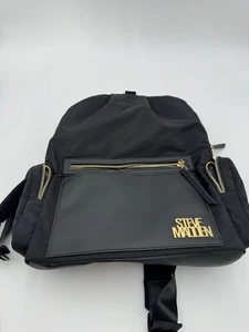 Mochila Steve Madden Negra Logo Dorado Imitación Cuero Borde Bolsillos con Cremallera - Imagen 1 de 7
