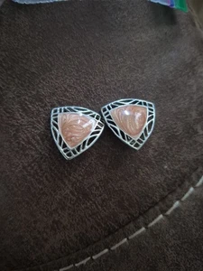 80s Vintage Button Earrings Oversized Gold Tone Filigree Cream Triangular Studs - Picture 1 of 6