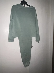 Women’s Green Sweat Joggers Set Sz L NWT - Picture 1 of 4