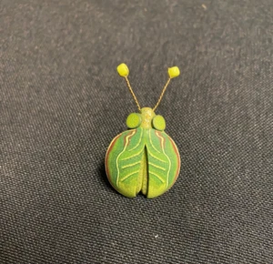 Vintage Handmade Joyce Fritz Studio Yipes! Polymer Clay Green Bug Pin - Picture 1 of 9