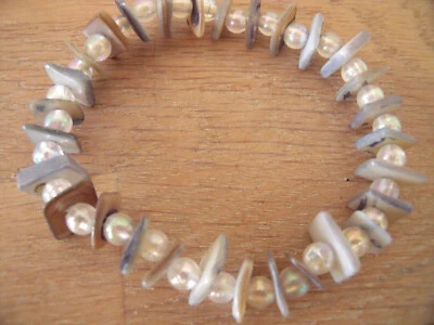 Armband,  Modeschmuck, elastisch türkis / weiße Perlen maritim - Bild 1 von 2