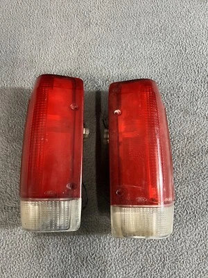 For 1987-1989 Ford F150 F250 F350 Bronco Tail Light Set Pair - Image 1 of 4