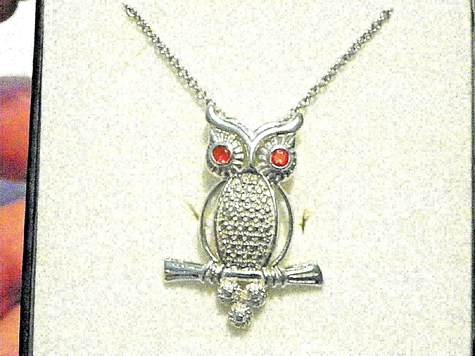 Colgante Búho Platino Sobre Latón con Ojos Jalisco Cereza Ópalo y Cadena 20" Foto 1 de 1