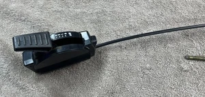 Esparcidor de transmisión Yardworks 85 lb Poly Walk Behind - Cable de control de repuesto - Imagen 1 de 7