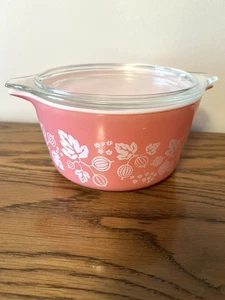 Vintage Pyrex Pink Gooseberry 473 Round 1 Qt Lidded Casserole Dish with Lid - Picture 1 of 5