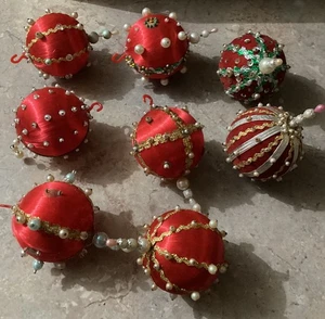 Weihnachtsschmuck Handarbeit Stecknadel Perlen Rot Satin Vintage (8er Set) Posten K - Bild 1 von 9