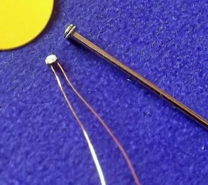 YMQ0402Y 20pcs YELLOW 0.1mm Enameled Copper Wired Pre-soldered SMD Led Model DIY - Bild 1 von 3