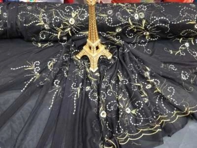 Tela vendida por yarda encaje negro flores florales bordado lentejuelas doradas  Foto 1 de 4