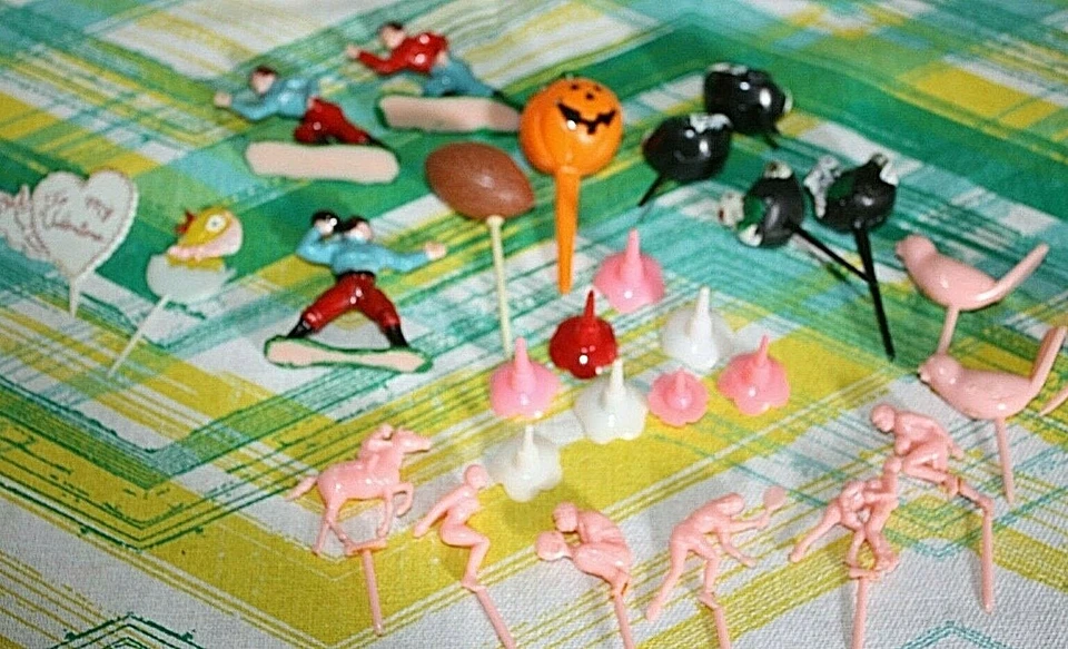 Lote De Colección Decoración Pastel 20+ Piezas Plástico Deportes Fútbol Halloween Temporadas -Z-9 Foto 1 de 4