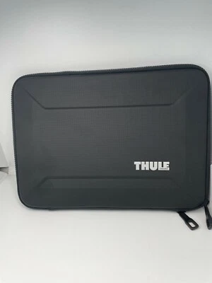 Original Thule - Gauntlet Sleeve for 13" Laptop Macbook pro air Black - Image 1 of 4