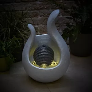 Fuente de agua abstracta alimentada por energía solar para exteriores adorno de jardín luces LED - Imagen 1 de 7