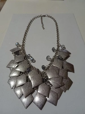 Collana colore argento con rombi satinati e cristallini donna - Immagine 1 di 3