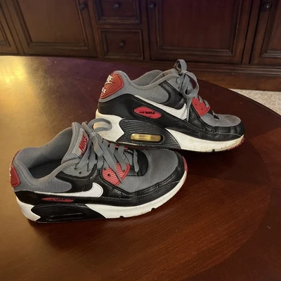 Nike Air Max 90 Premium Cuero/Malla Talla 4.5Y - Negro Rojo Gris Buen Estado Foto 1 de 4