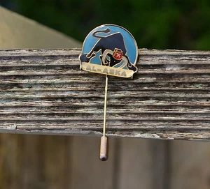 Al-aska Alaska Bull Shriners Masonic Red Fez Hat Metal Enamel Pin Pinback - Picture 1 of 4