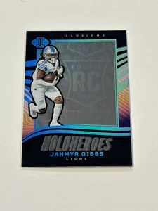 Estuche Illusions Hit Jahmyr Gibbs Holoheroes Platinum RC 1/1 2023 - Imagen 1 de 2