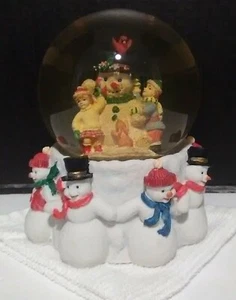 Frosty The Snowman Musical Snow Globe~Plays "Frosty The Snowman" 6.75" x 5.5" - Picture 1 of 6