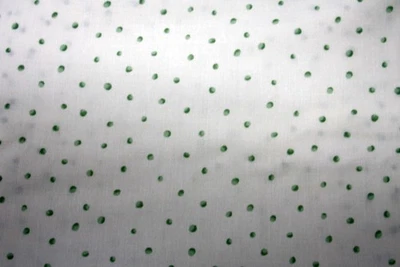 PUNTOS VERDES SOBRE BLANCO DE DENA PARA TELAS PARA EL PRINCIPIO - TELA 100% ALGODÓN Foto 1 de 4