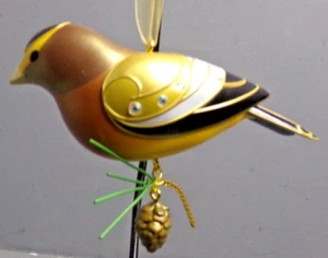 HALLMARK GEDENKEN WEIHNACHTSORNAMENT DIE SCHÖNHEIT DER VÖGEL ABEND GROSBEAK NEU IM KARTON - Bild 1 von 6