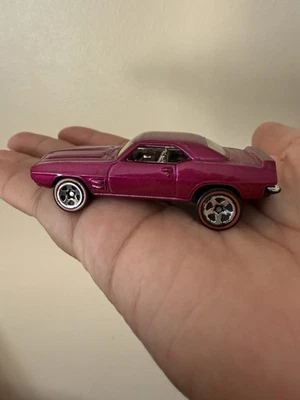 Pontiac Firebird 2006 Hot Wheels Red Line 69 Metalflake rosa magenta Foto 1 de 4
