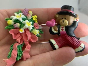 Lot of 2 Valentine Flower Bouquet Bear with Heart Vintage Resin Brooch M-0018 - Picture 1 of 3