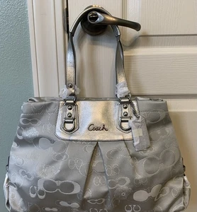 Coach Ashley nuovo con etichette firmato giardino farfalla stile 18405 argento/grigio - Foto 1 di 10
