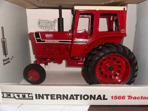 Ertl 1/16 International 1566 Tractor with Cab 1991 Special Edition #4625 #242* - Picture 1 of 2