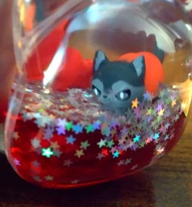 Llavero exclusivo de Aphmau & Friends Tsunameez Claire - Red MeeMeows Zane Cat - Imagen 1 de 4
