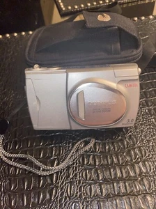 Olympus Camedia D-550 ZOOM 3.0 MP Includes Case! - Picture 1 of 12