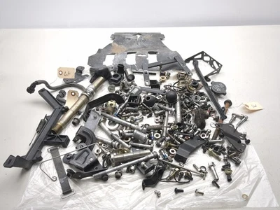 05-10 Triumph Sprint ST 1050 Piezas Mangueras Soporte Tapa Hardware Kit de Pernos Foto 1 de 4