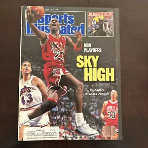 Michael Jordan SKY HIGH Chicago Bulls Sports Illustrated Magazine May 16 1988! - Picture 1 of 7