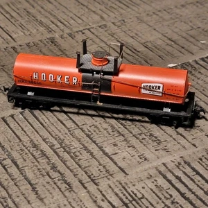 HO Scale Athearn Hooker Chemicals Tank Car # 56656 - Picture 1 of 7