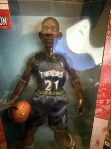 NBA 1998 KEVIN GARNETT Starting Lineup Timberwolves Figur - Kartonschaden - Bild 1 von 3