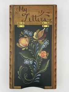 Buzón de madera hecho a mano pintado floral Tole arte popular firmado por artista - Imagen 1 de 10