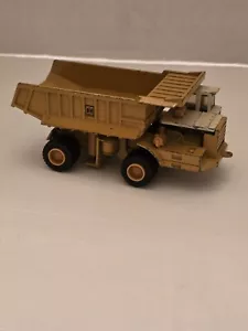 The ERTL Co. International Harvester Hydraulic Earth Mover Dump Truck Diecast - Picture 1 of 8