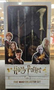 NUEVO Harry Potter Mundo Mágico ~ Juego de cinco varitas ~ Réplica de utilería de coleccionista - Imagen 1 de 2
