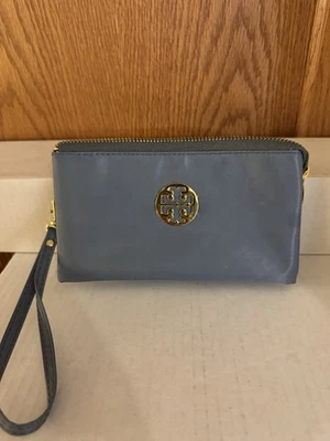 Tory Burch Azul Gris Nylon Muñequera Oro Hardware Cartera Bolsa Maquillaje Bolso Foto 1 de 4