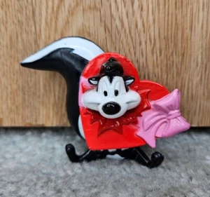 Pepe Le Pew Vintage 1999 Warner Brothers Valentine Collectable Figure 2 1/2" - Picture 1 of 3