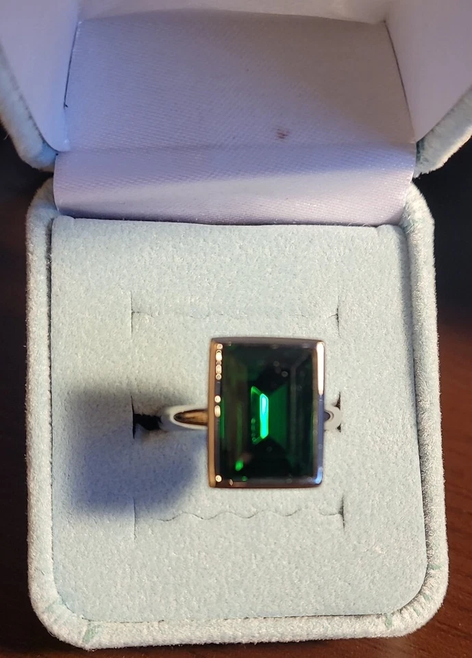 ANILLO ESMERALDA CREADO POR LABORATORIO CSJ TALLA 8,5 VERDE TONO PLATA ACERO INOXIDABLE  Foto 1 de 4